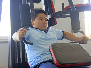 醉汉被轿车轧过只受轻伤 医生称是奇迹(图)