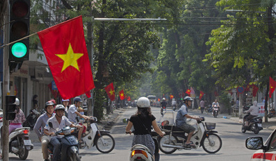 美国男子造出世界最大铅笔 重达10吨(图)