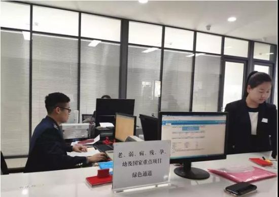 嘉峪关92岁抗战老兵刘万才：上门服务真好！