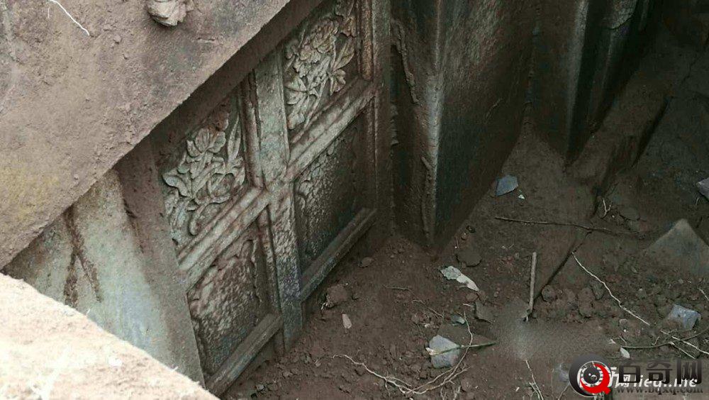 修房挖出南宋古墓 墓中石刻龙虎美女