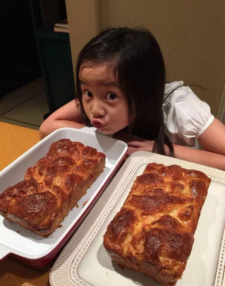 黄磊女儿多多近照曝光，13岁身高直逼超模，大长腿太抢镜了！