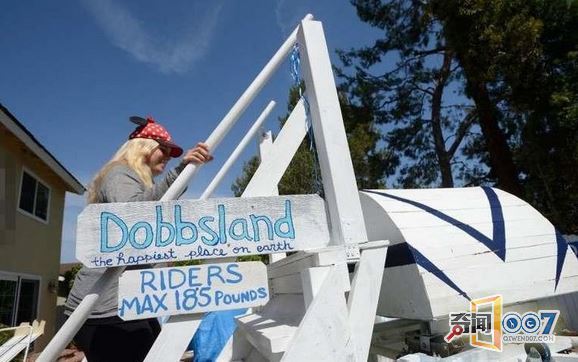 工程师爷爷亲手为小孙儿们建造了一个主题游乐园