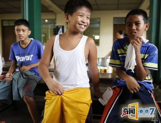 奇葩菲律宾召集300名小男孩现场割礼，志创吉利斯世界记录