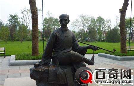 纪晓岚偷偷地在翰林院干什么事？结果被乾隆整