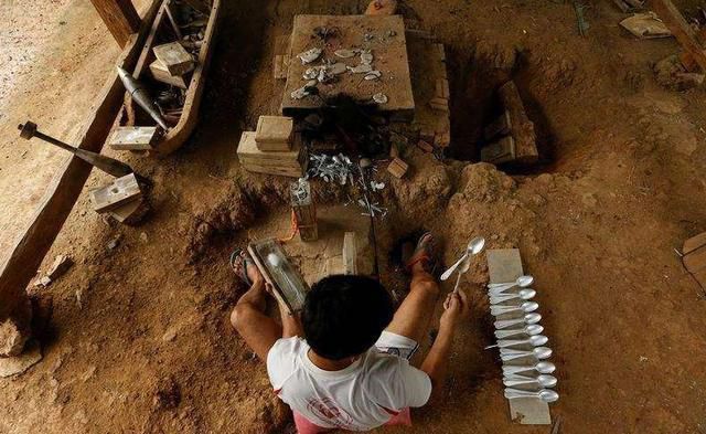 老挝经历三十年的改革开放，为何依旧很贫穷，其实是受一国的影响