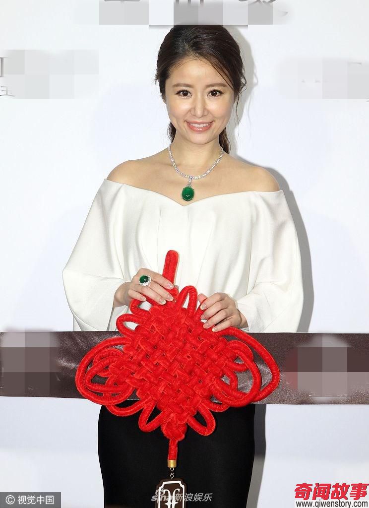 组图：林心如产后代言不断狂赚奶粉钱 秀香肩甜笑气质佳