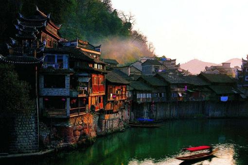 苗族的传统建筑吊脚楼是怎样的-怎样的一种结构-