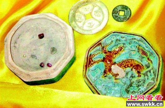 舍利子 湖北一墓葬现5颗彩色舍利子(图)