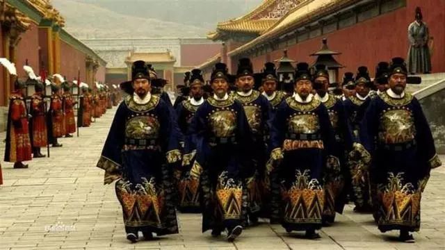 明朝“土匪”阁老，以三个“温柔”招数，令全国贪官生不如死