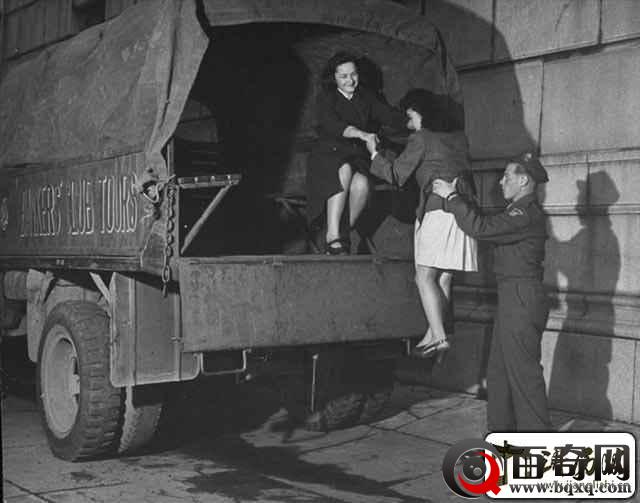 揭露二战结束后，美国占领军和日本女人的日常生活照