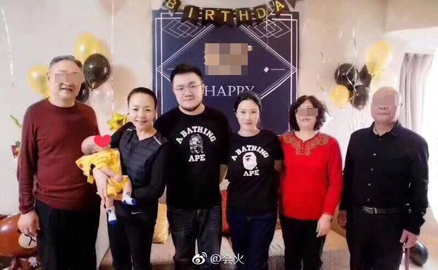 赵忠祥近照曝光显老态，一头秀发变花白，“天价假发”不见踪影？