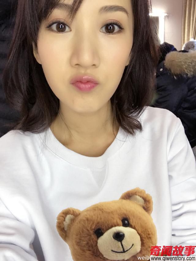 演海藻的李念嫁入豪门后，整天炫富炫出事来了，从朋友圈可以看出