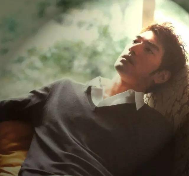 金城武神秘老婆被曝光,第一次见面就想睡他的小S崩溃大哭!