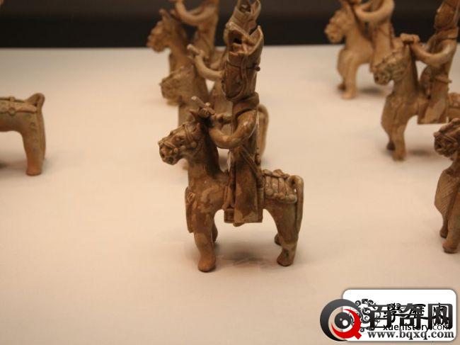 又见穿越证据！两千年前的古人也沉迷于玩手机！