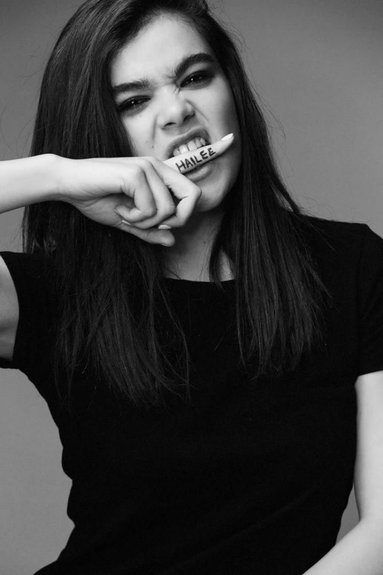 海莉·斯坦菲尔德：被“大黄蜂”宠爱的酷女孩