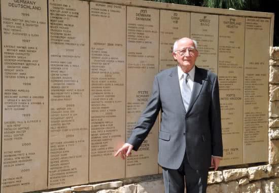 二战最帅的德国军官：赢得两个国家的尊敬，却惨死在苏军战俘营