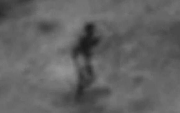 谷歌月球发现人形阴影 UFO爱好者激动不已被称为幻想错觉