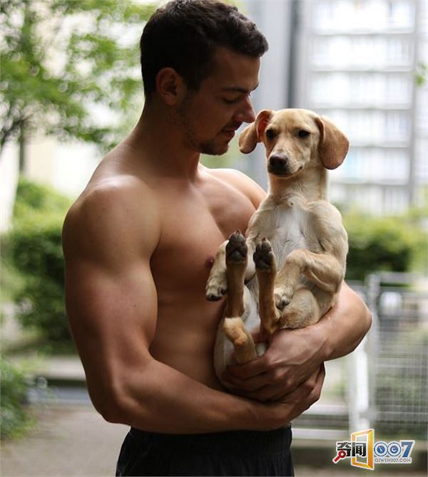 瘦弱小伙吃素三年 竟练成一身肌肉变男神