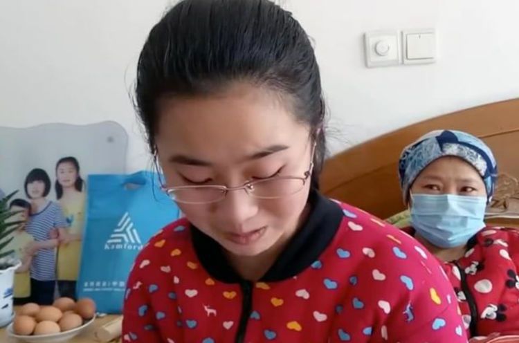 奇闻：妈妈卧病在床，15岁女儿每天却吃8个鸡蛋，让人不淡定