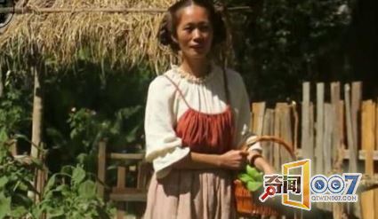 破屋里奇怪的女人,吸引无数游人