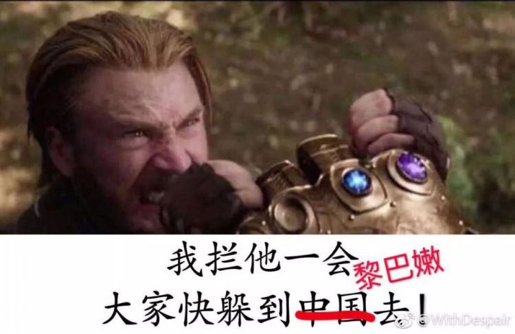 昨晚电影院堪比跨年现场！取票机都大排长龙，有人翘班都要看!