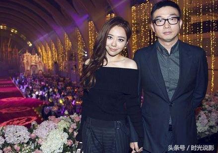 张靓颖北京演唱会哭了，透露右耳间歇性失聪，坦言“没有公主命”