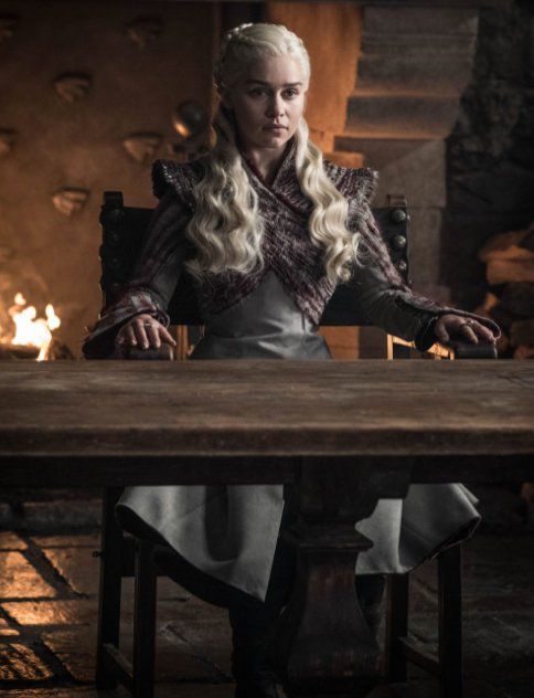 权力的游戏最新剧照出炉！动了两次脑部手术，龙母仍然坚强微笑