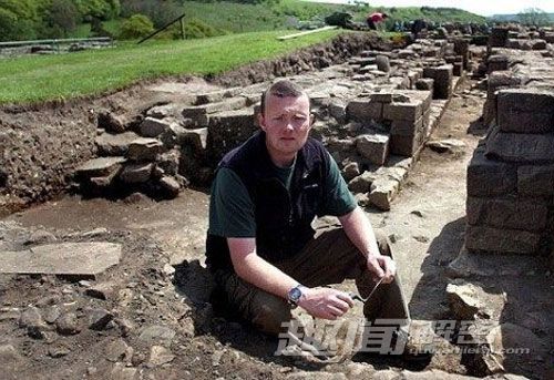 考古发现：英国惊现1800年前女童遗骸