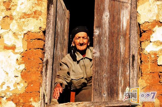 这个村庄本只有3人 他们组团来此隐居