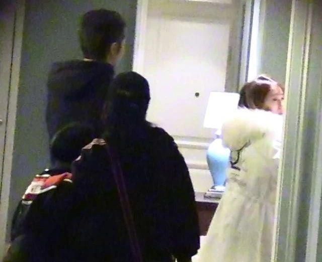 张丹峰如此袒护毕滢不知收敛，洪欣要小心人财两失