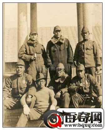 日军入侵寺院道貌岸然合影旧照