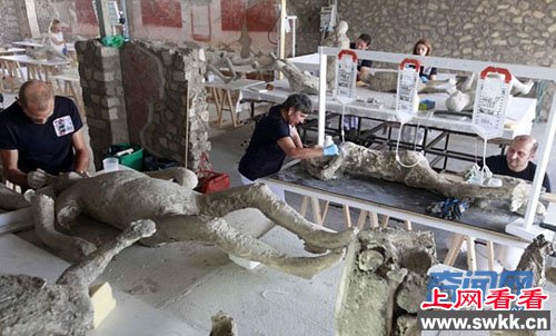 被火山岩浆淹没的意大利庞贝古城_0