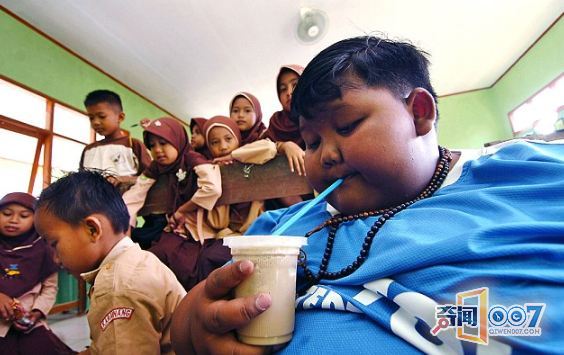 永远饥饿”的男孩