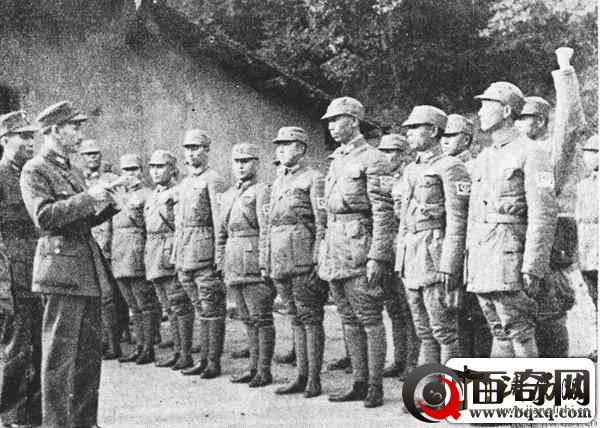 这才是抗日英雄,蒋介石称他马革裹尸虎贲遗烈,毛主席称尽忠报国