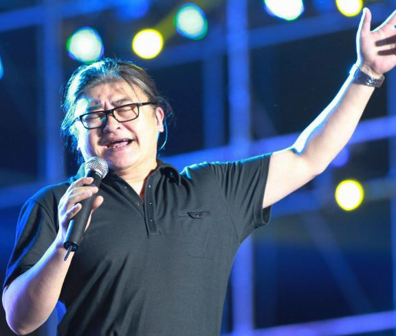 刘欢相识9天闪婚的老婆现长这样，怪不得刘欢不愿公开