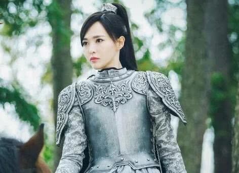 罗晋陪同唐嫣前往医院不是做产检，而是看鼻子去了