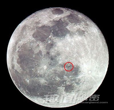 不一样的美！空间站在月球前穿过景象