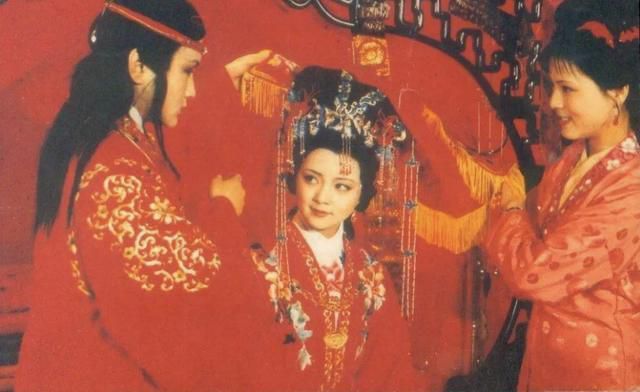 因贾宝玉的这句话，端庄的薛宝钗勃然大怒