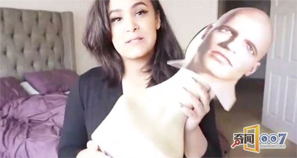 发现女友和别的男人在床上，男子提刀冲进来后