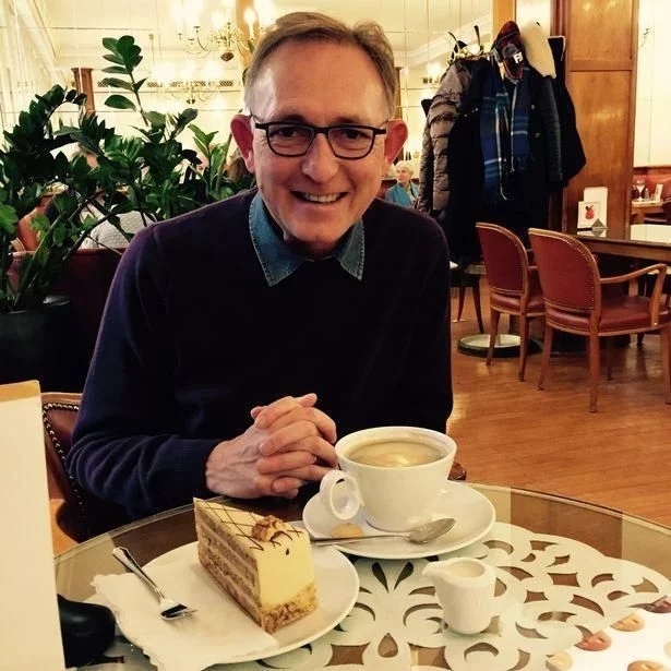 只因被宠物狗舔了下，英男子失去了四肢和鼻子，只有20%机会可活