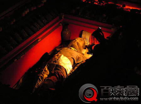 秦始皇陵骇人谜团：兵马俑竟暗藏诅咒