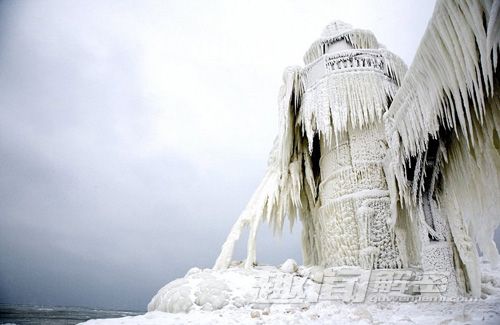 全球各地极端天气:在石头上煎熟蛋