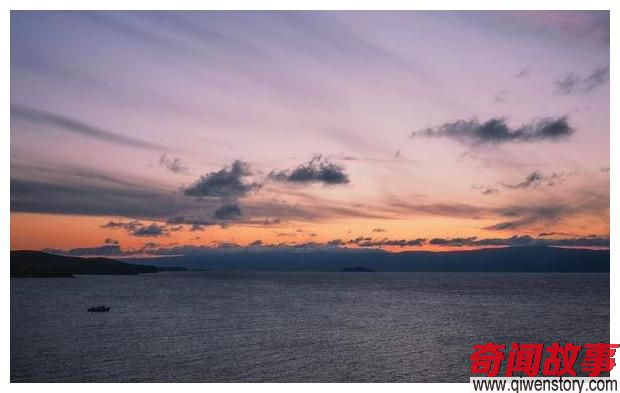 俄罗斯地广人太稀，豪宅空着没人住，只喜欢畅饮享乐，不爱生孩子