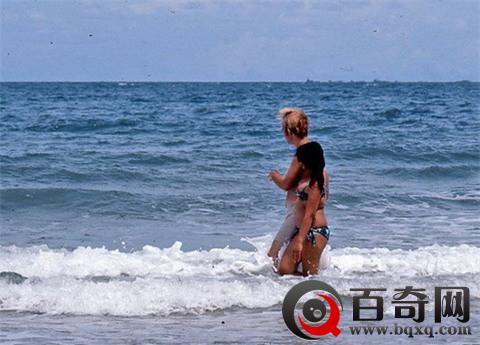 越战罕见秘照-南越美女到美军基地慰劳大兵(组图)