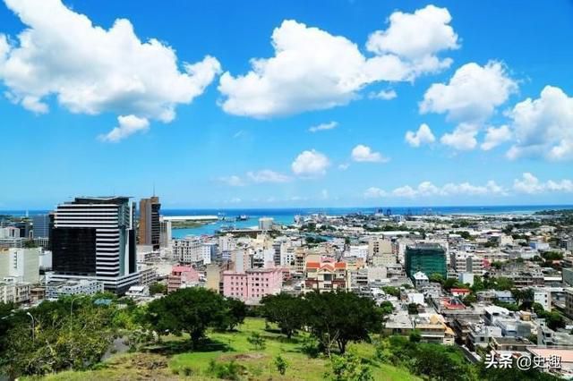 非洲少有富国,钞票上印着一个中国人的头像,还将春节定为节假日