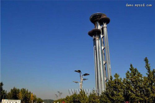 北京钉子塔 造型奇特遭吐槽