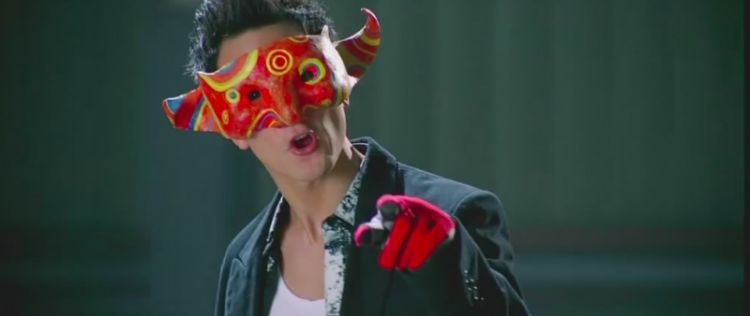 吴彦祖新片海报麻袋套头认不出，粉丝纷纷“求原图”