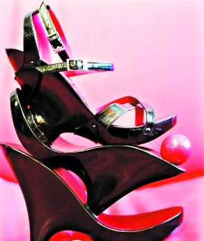 摩天高跟鞋 你敢穿吗_0