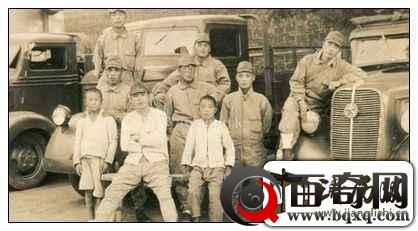 日军入侵寺院道貌岸然合影旧照