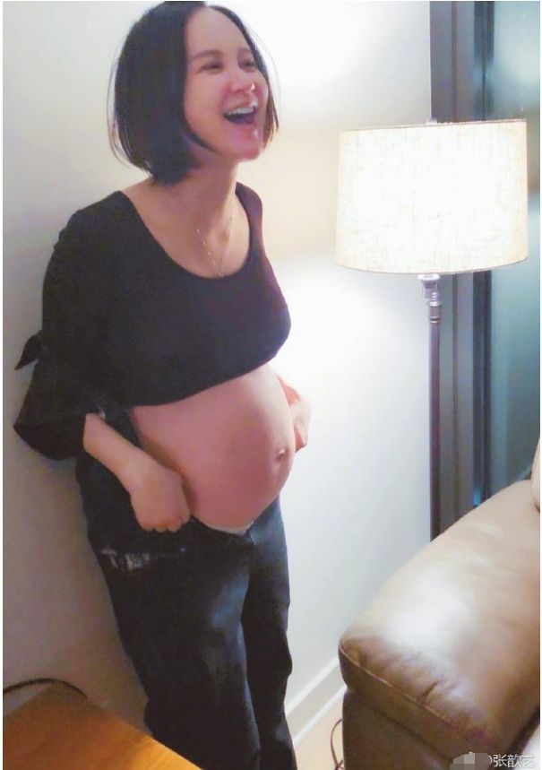 张歆艺因孕肚提不上裤子 自侃买衣服不试就往家拿